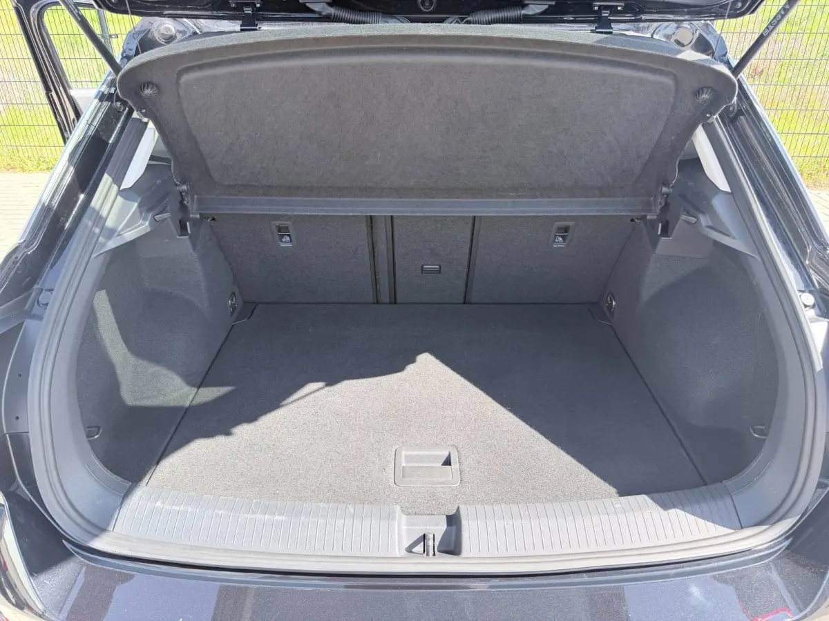 1.0 TSI Life | Camera | Carplay | PDC | ACC | NAV