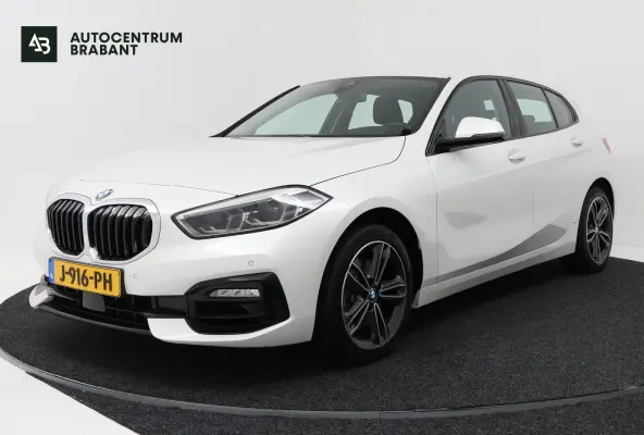 118i Executive Edition (SFEERVERLICHTING, NAVIGATIE, CRUISE CONTROL, PARKEERSENSOREN, DEALER ONDERHOUDEN)
