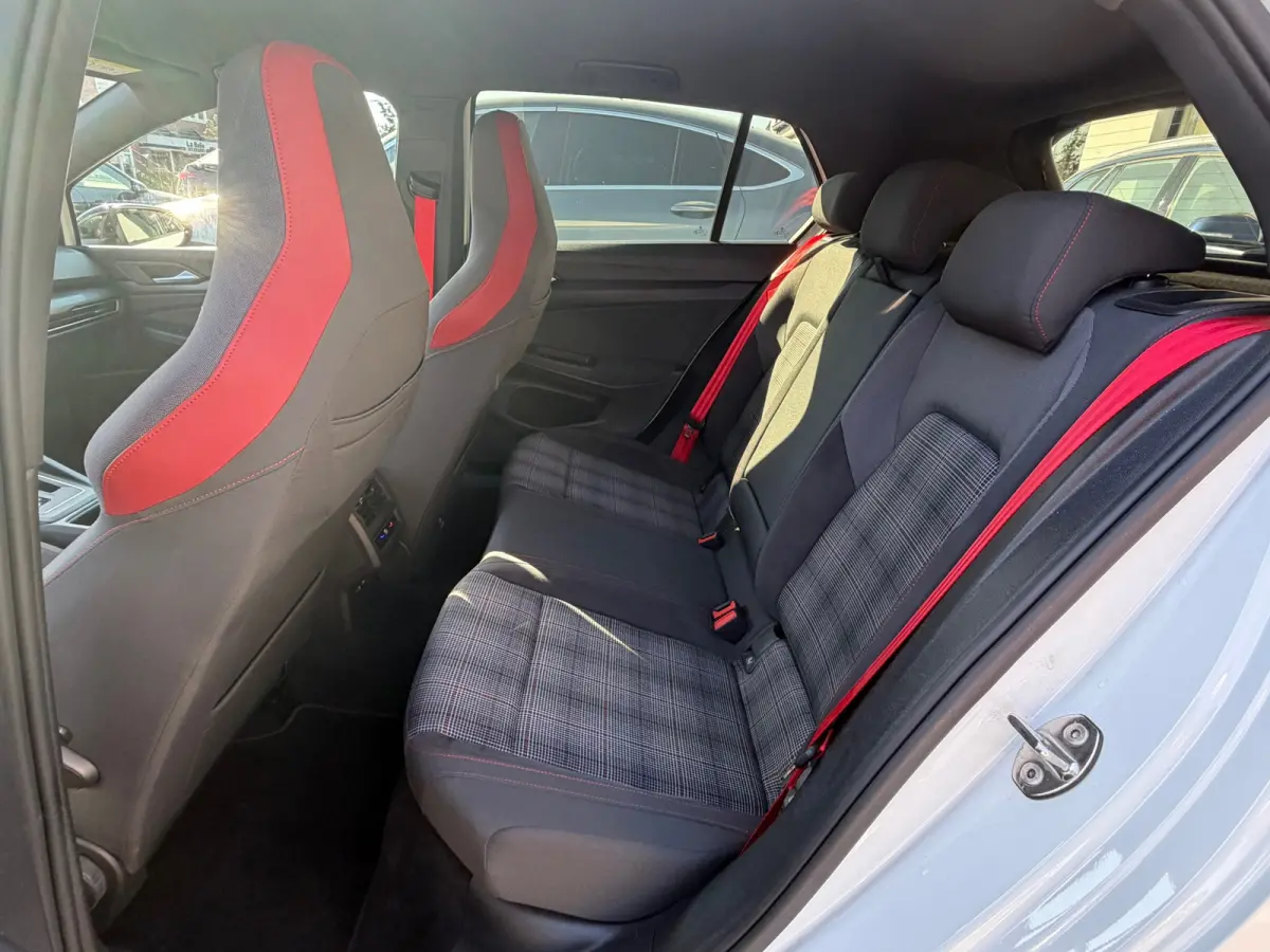 2.0 TSI GTI, Stoel/ stuurverwarming, Ambiance, Apple carplay, Spoiler