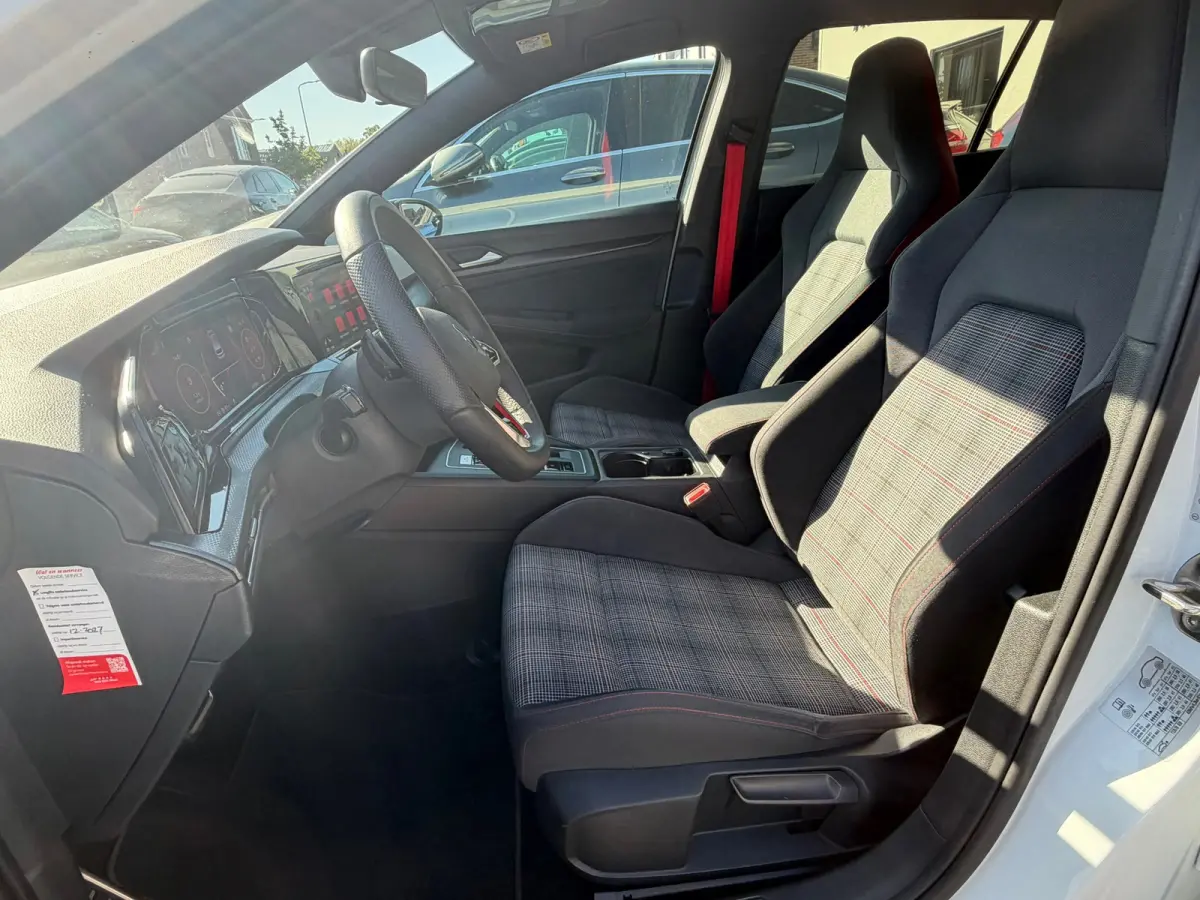 2.0 TSI GTI, Stoel/ stuurverwarming, Ambiance, Apple carplay, Spoiler
