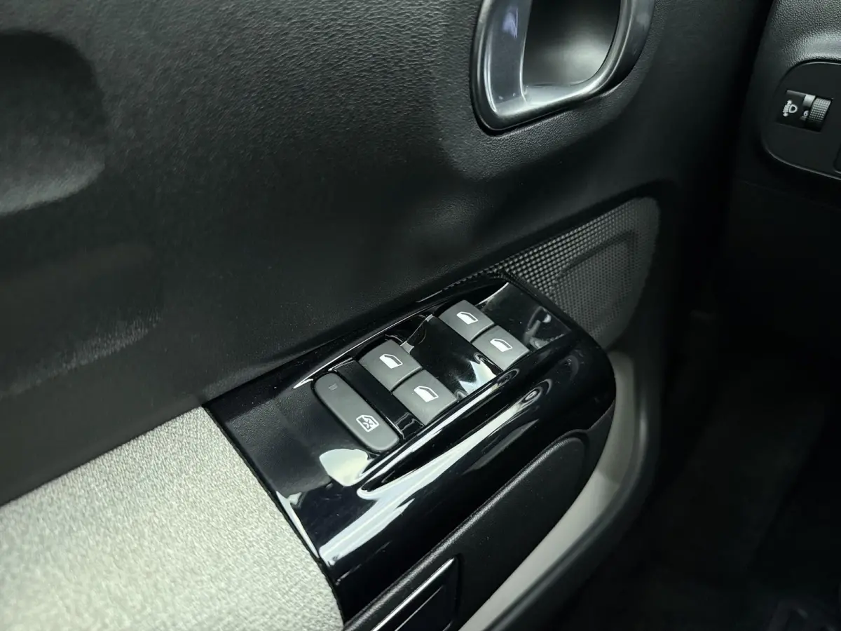 1.2 PureTech Feel | Apple Carplay / Android Auto | Climate Control | Cruise Control | Slechts 59.031KM !! |