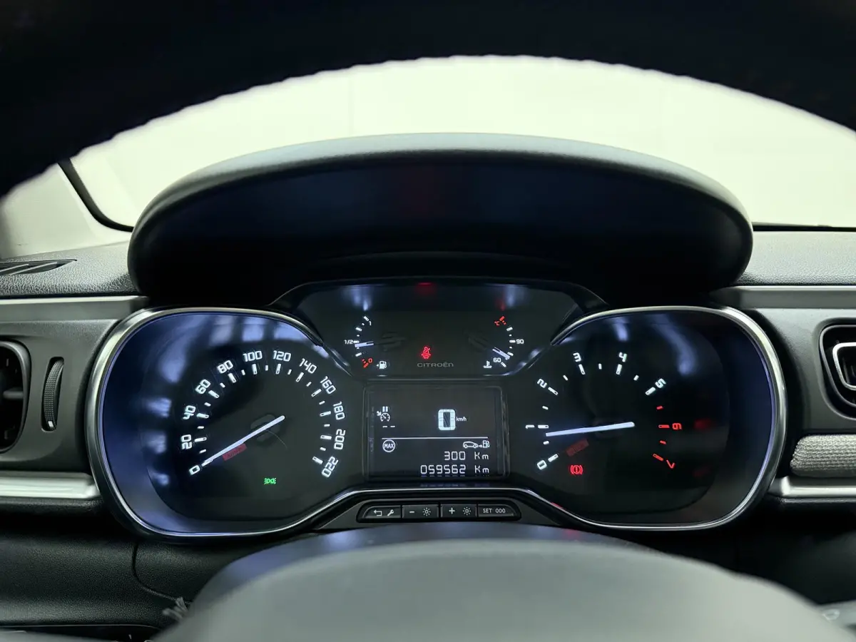 1.2 PureTech Feel | Apple Carplay / Android Auto | Climate Control | Cruise Control | Slechts 59.031KM !! |