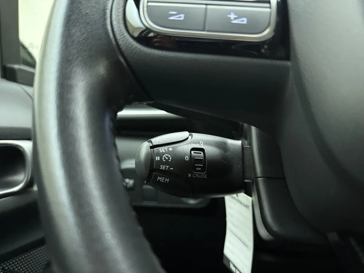 1.2 PureTech Feel | Apple Carplay / Android Auto | Climate Control | Cruise Control | Slechts 59.031KM !! |