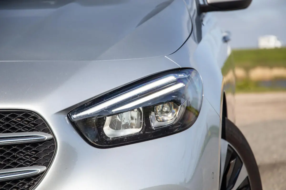250 e Premium Plus DEALER ONDERHOUDEN / STOELVERWARMING / CARPLAY / CAMERA