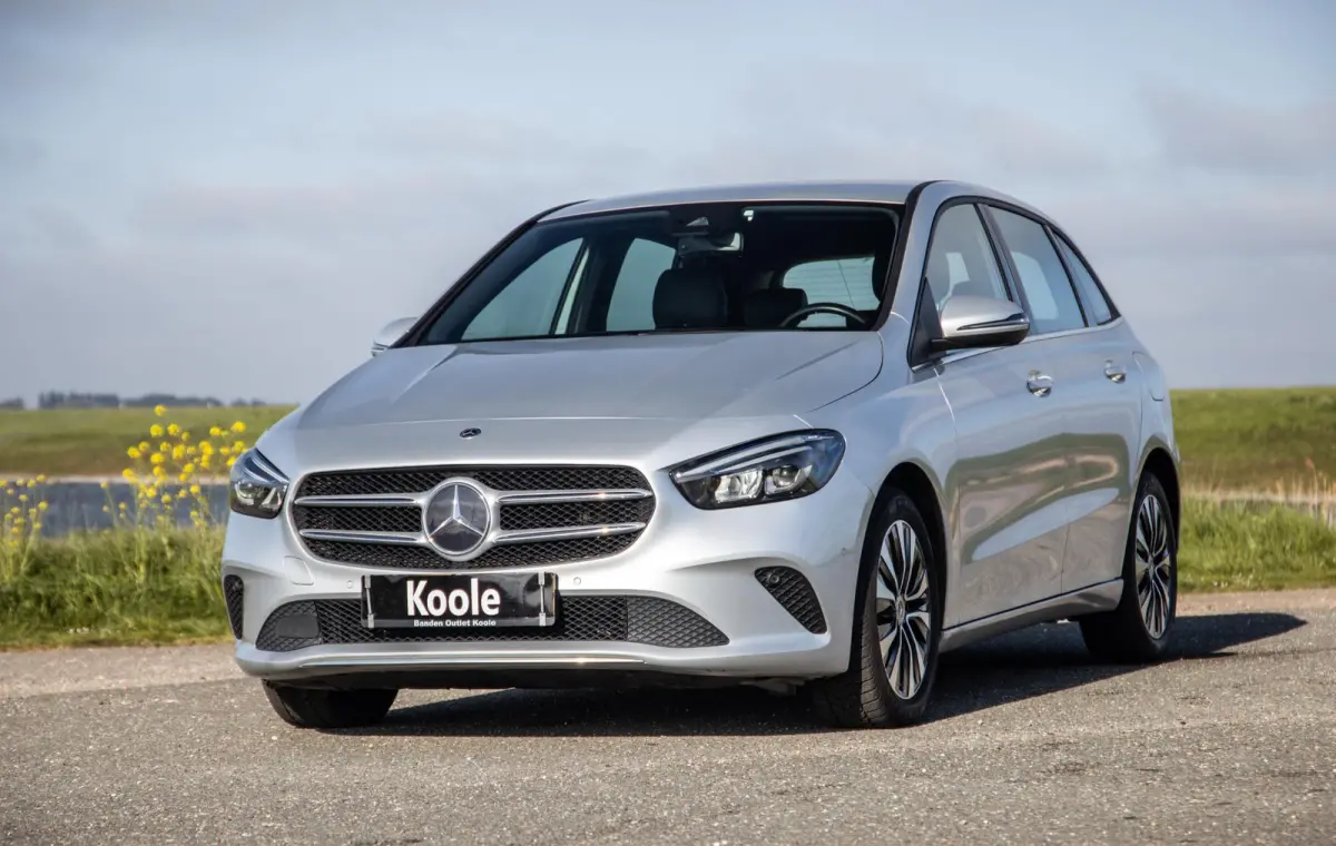 250 e Premium Plus DEALER ONDERHOUDEN / STOELVERWARMING / CARPLAY / CAMERA