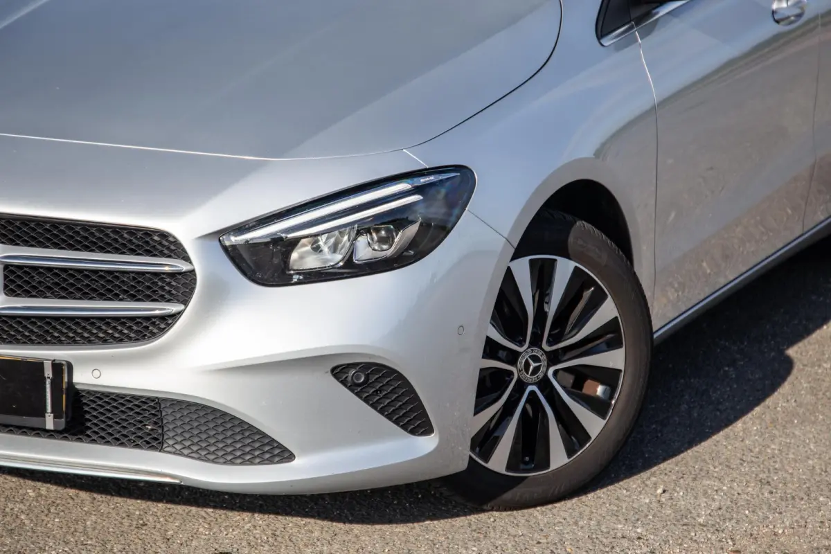 250 e Premium Plus DEALER ONDERHOUDEN / STOELVERWARMING / CARPLAY / CAMERA