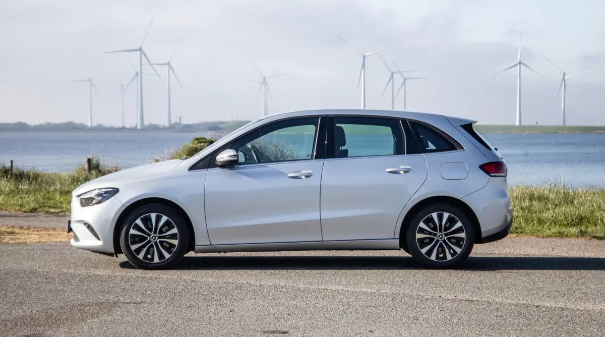 250 e Premium Plus DEALER ONDERHOUDEN / STOELVERWARMING / CARPLAY / CAMERA