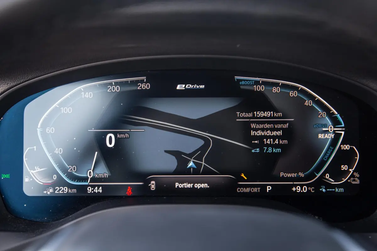 xDrive30e Executive BLACK LINE / PANORAMA DAK / CARPLAY / LEER / STOELVERWARMING / CAMERA