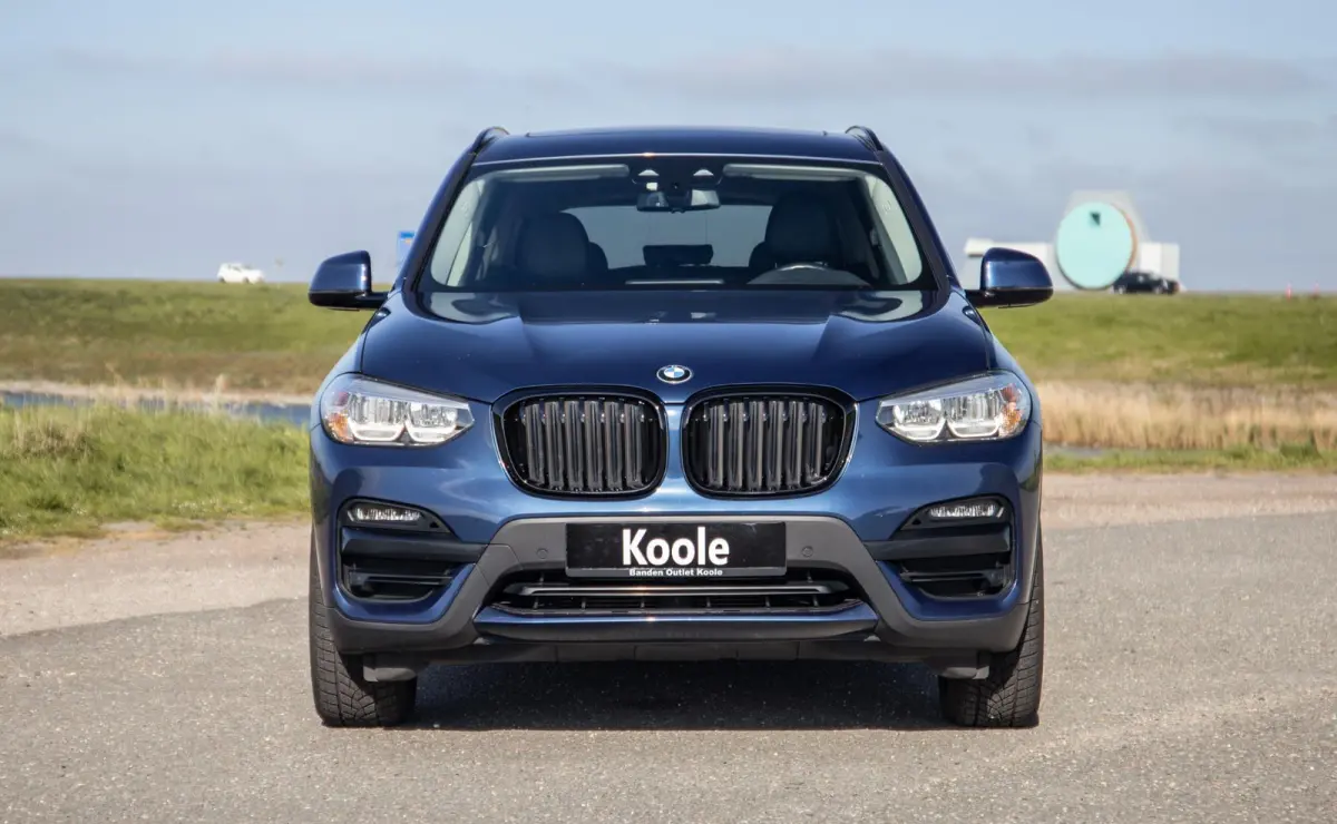 xDrive30e Executive BLACK LINE / PANORAMA DAK / CARPLAY / LEER / STOELVERWARMING / CAMERA