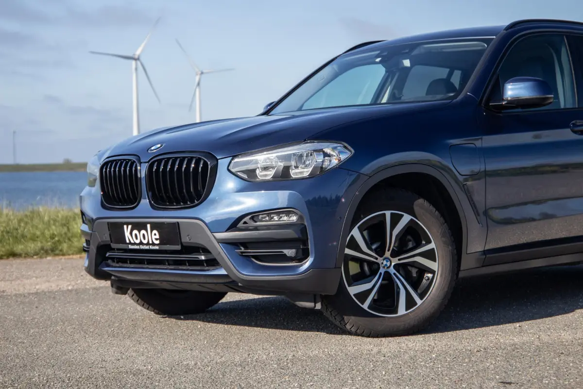 xDrive30e Executive BLACK LINE / PANORAMA DAK / CARPLAY / LEER / STOELVERWARMING / CAMERA