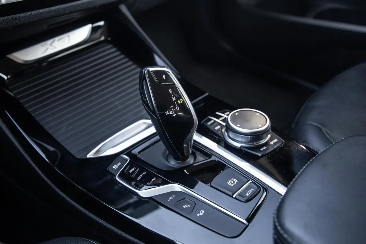 xDrive30e Executive BLACK LINE / PANORAMA DAK / CARPLAY / LEER / STOELVERWARMING / CAMERA
