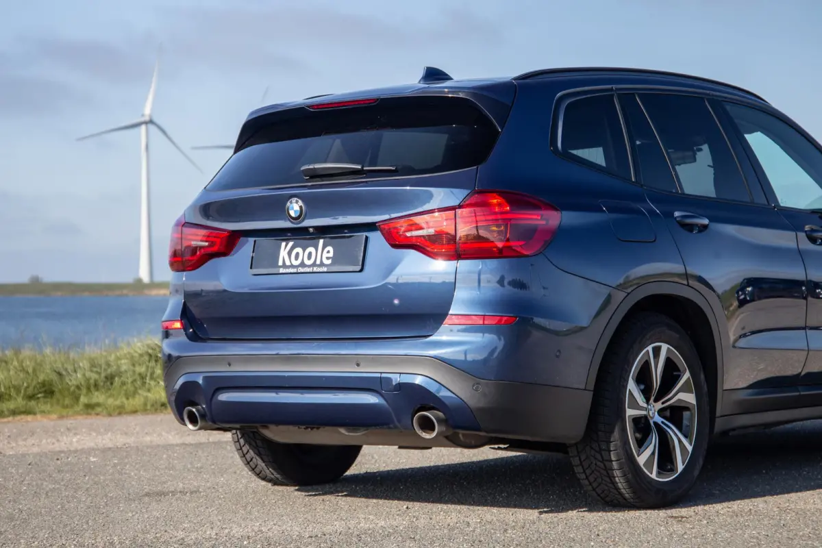 xDrive30e Executive BLACK LINE / PANORAMA DAK / CARPLAY / LEER / STOELVERWARMING / CAMERA