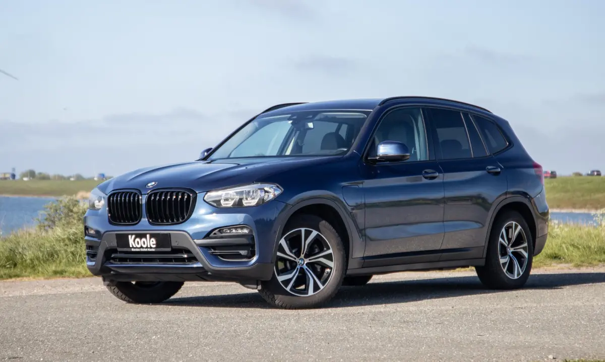 xDrive30e Executive BLACK LINE / PANORAMA DAK / CARPLAY / LEER / STOELVERWARMING / CAMERA