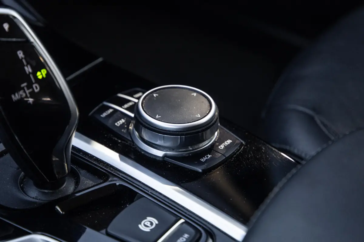 xDrive30e Executive BLACK LINE / PANORAMA DAK / CARPLAY / LEER / STOELVERWARMING / CAMERA