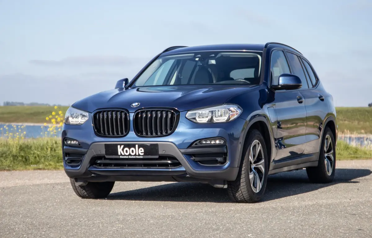 xDrive30e Executive BLACK LINE / PANORAMA DAK / CARPLAY / LEER / STOELVERWARMING / CAMERA
