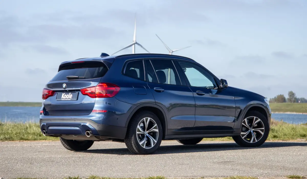 xDrive30e Executive BLACK LINE / PANORAMA DAK / CARPLAY / LEER / STOELVERWARMING / CAMERA