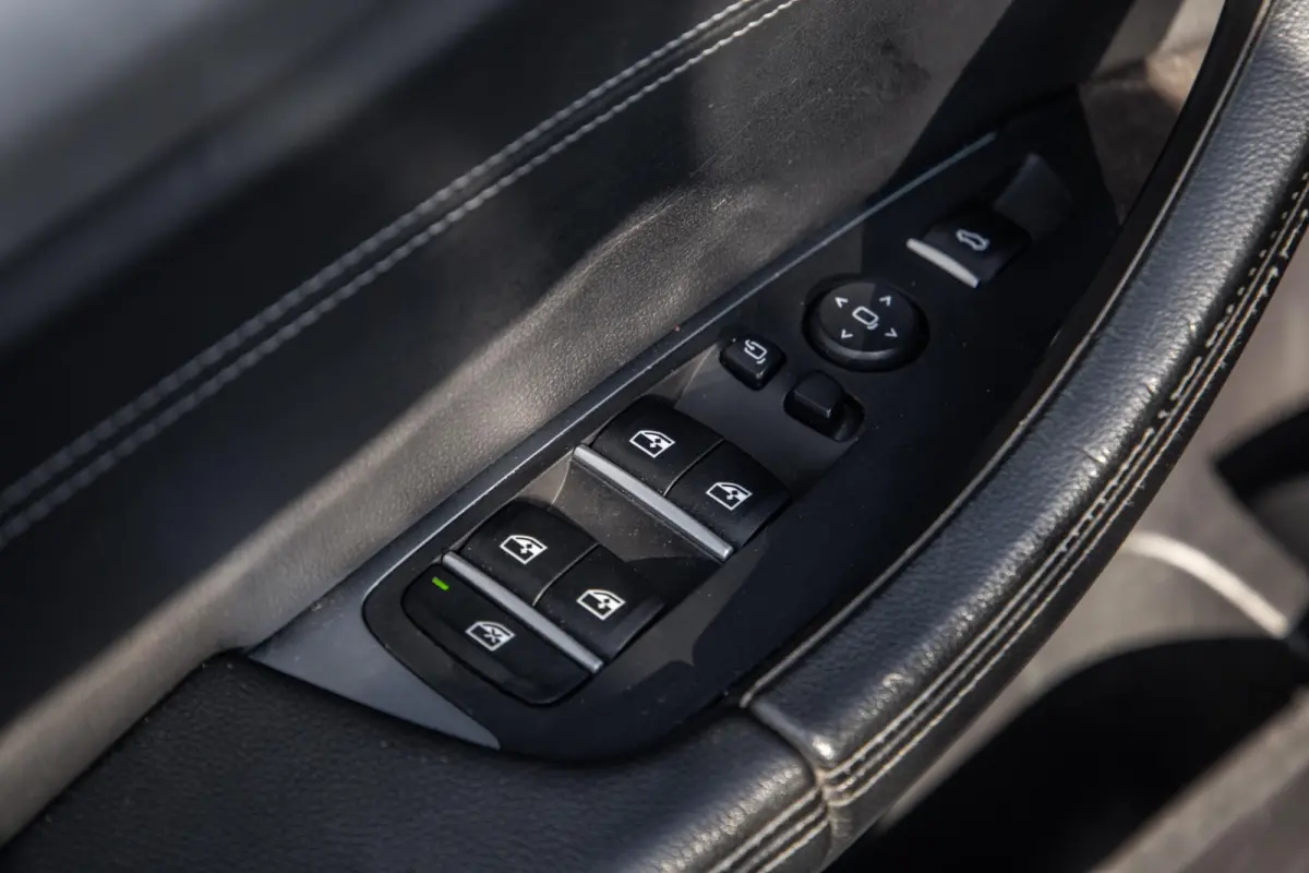 xDrive30e Executive BLACK LINE / PANORAMA DAK / CARPLAY / LEER / STOELVERWARMING / CAMERA