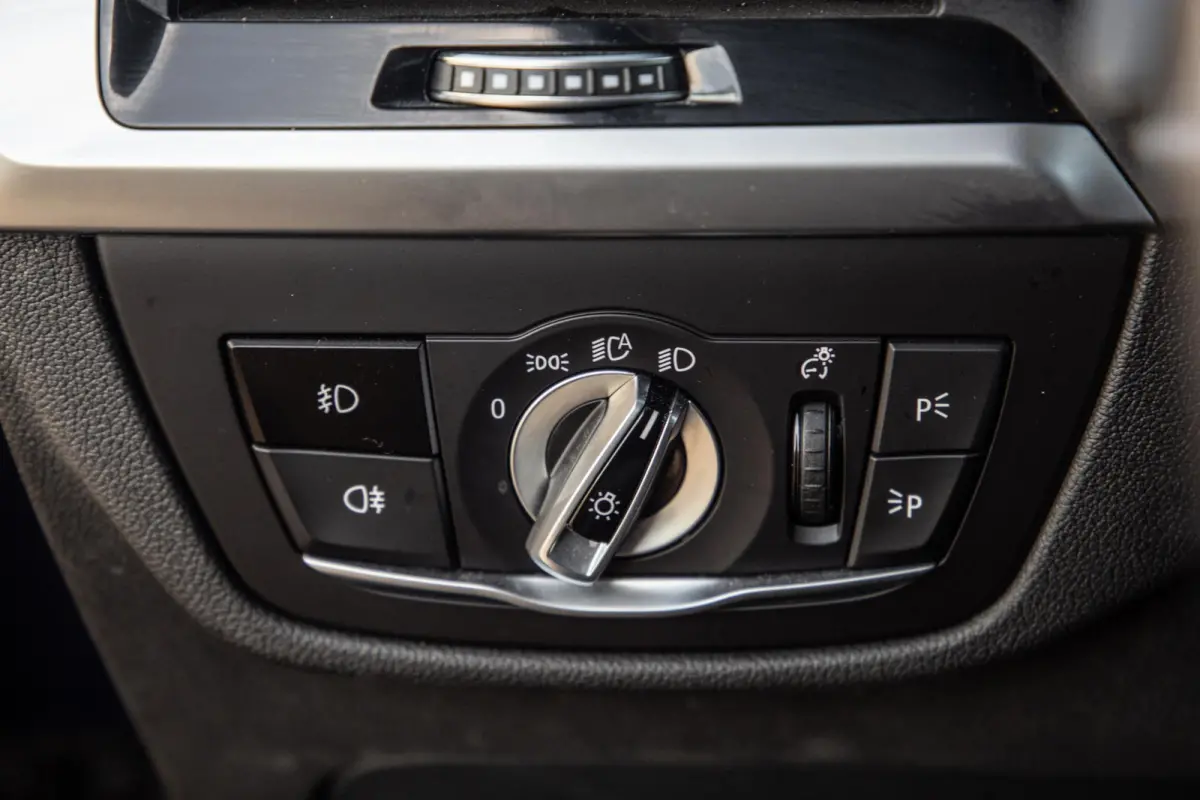 xDrive30e Executive BLACK LINE / PANORAMA DAK / CARPLAY / LEER / STOELVERWARMING / CAMERA