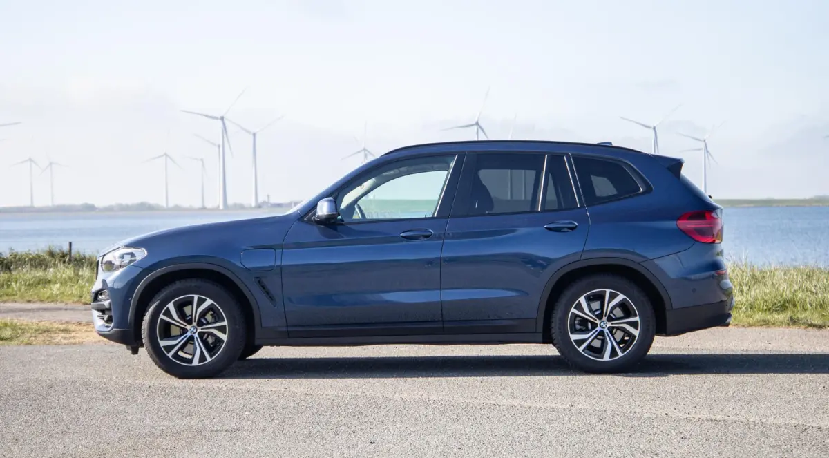 xDrive30e Executive BLACK LINE / PANORAMA DAK / CARPLAY / LEER / STOELVERWARMING / CAMERA