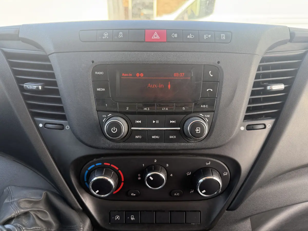 35C14 2.3 Kipper Dubbele Cabine Dubbellucht 3,5t Trekhaak 6 Stoelen Airco Cruise Control Benne Tipper