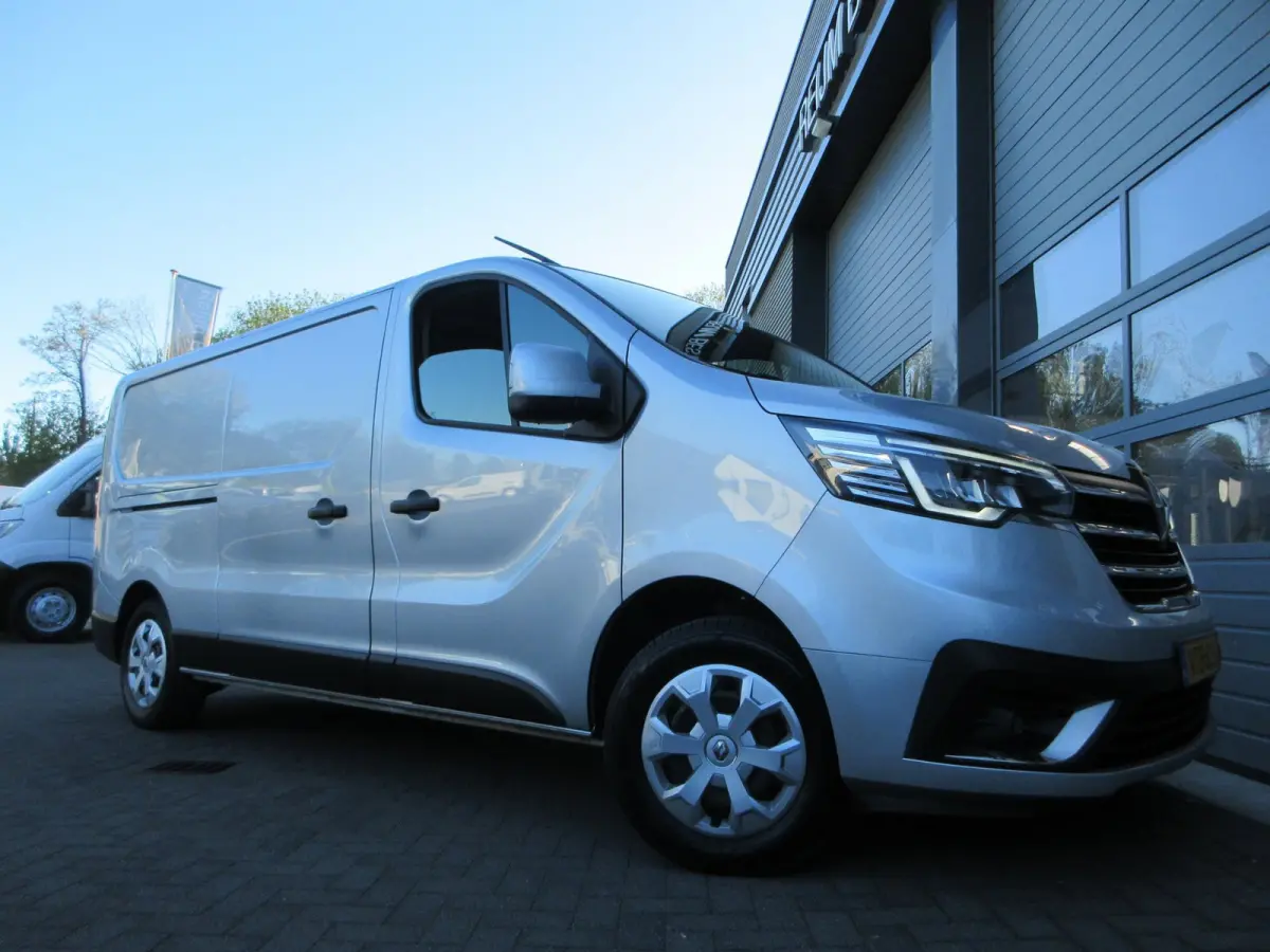 2.0 dCi L2, 131pk, LED, 2xSchuifdeur, Navigatie, 3-Zits.