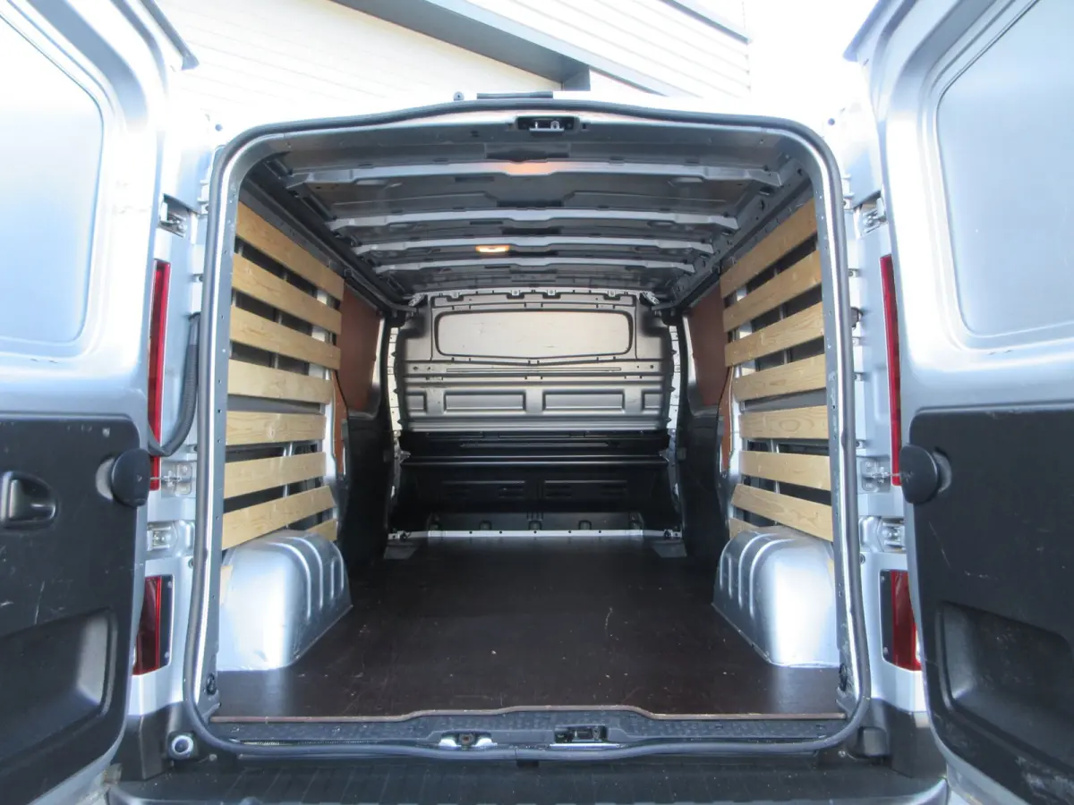 2.0 dCi L2, 131pk, LED, 2xSchuifdeur, Navigatie, 3-Zits.