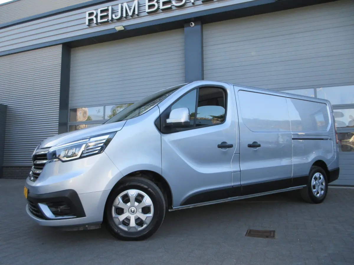 2.0 dCi L2, 131pk, LED, 2xSchuifdeur, Navigatie, 3-Zits.