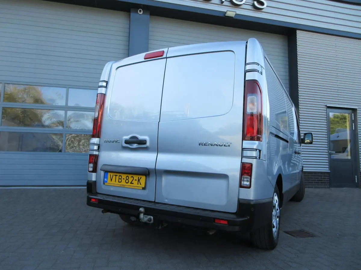 2.0 dCi L2, 131pk, LED, 2xSchuifdeur, Navigatie, 3-Zits.