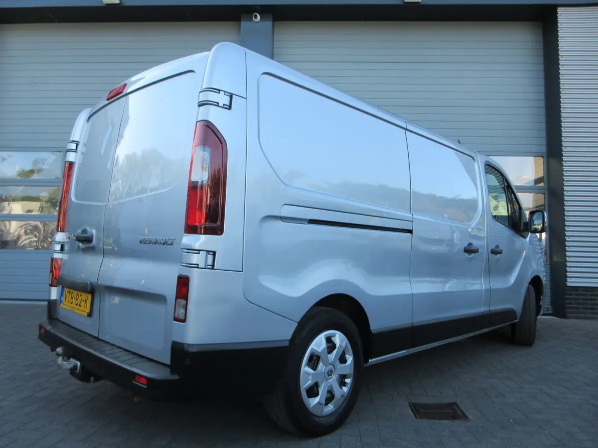 2.0 dCi L2, 131pk, LED, 2xSchuifdeur, Navigatie, 3-Zits.