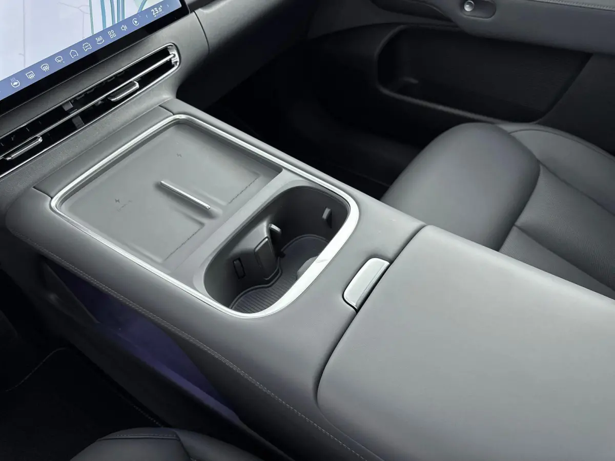 AWD Performance 80.8 kWh Trekhaak | Nieuw Model | Apple Carplay | SoH 98,5%
