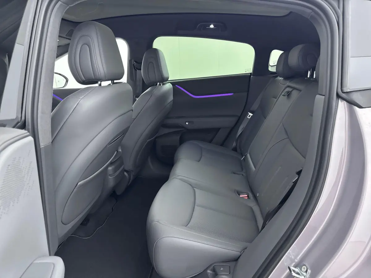 AWD Performance 80.8 kWh Trekhaak | Nieuw Model | Apple Carplay | SoH 98,5%