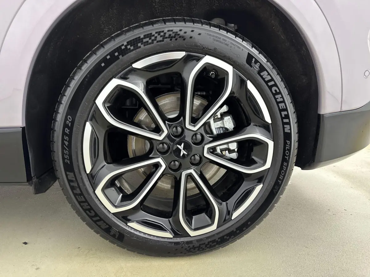 AWD Performance 80.8 kWh Trekhaak | Nieuw Model | Apple Carplay | SoH 98,5%