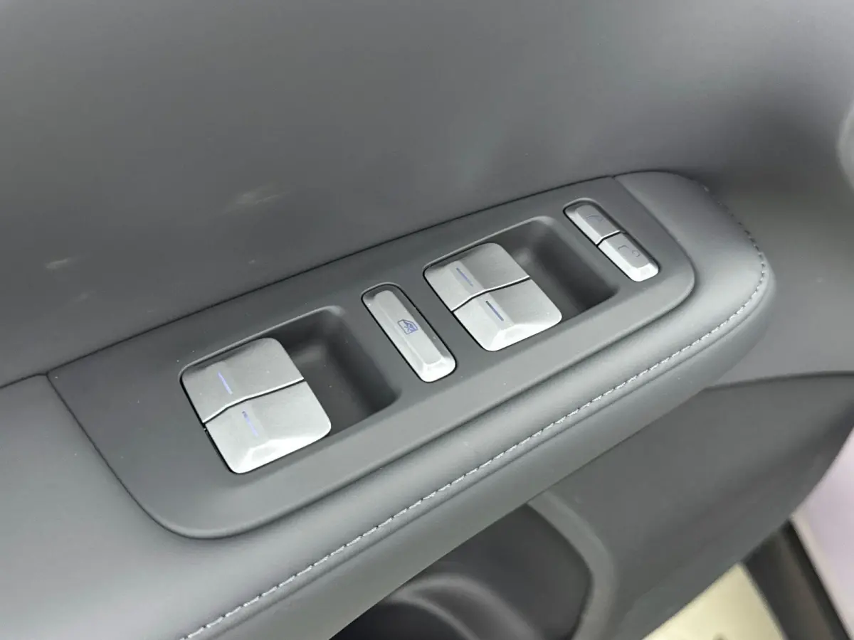 AWD Performance 80.8 kWh Trekhaak | Nieuw Model | Apple Carplay | SoH 98,5%