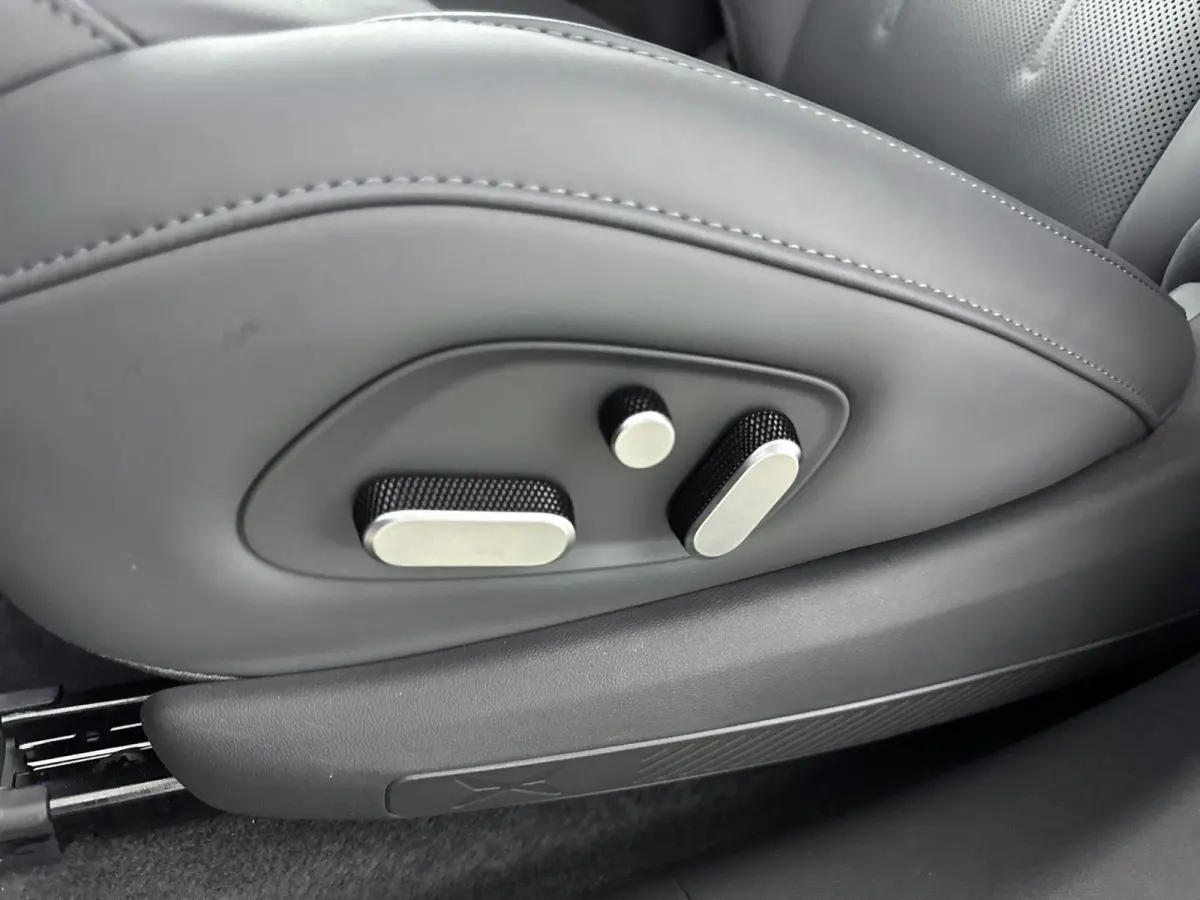 AWD Performance 80.8 kWh Trekhaak | Nieuw Model | Apple Carplay | SoH 98,5%