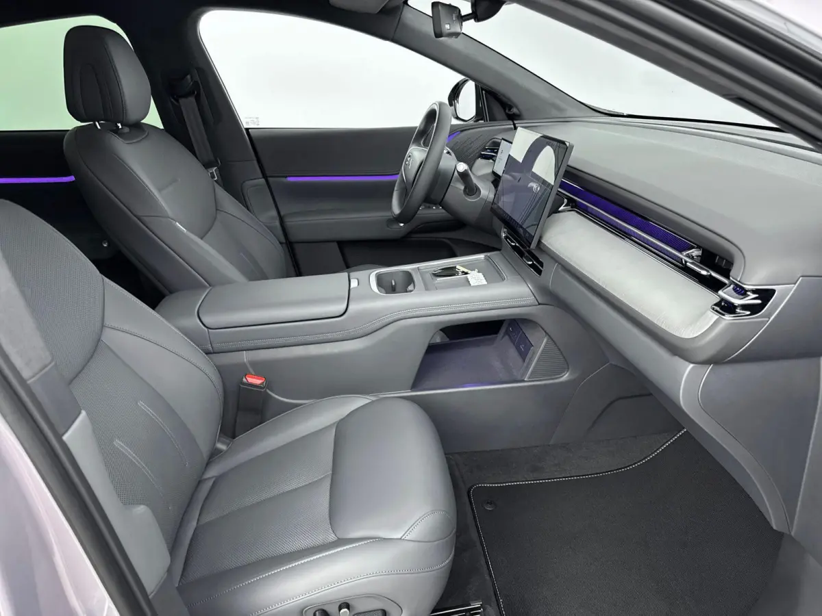AWD Performance 80.8 kWh Trekhaak | Nieuw Model | Apple Carplay | SoH 98,5%