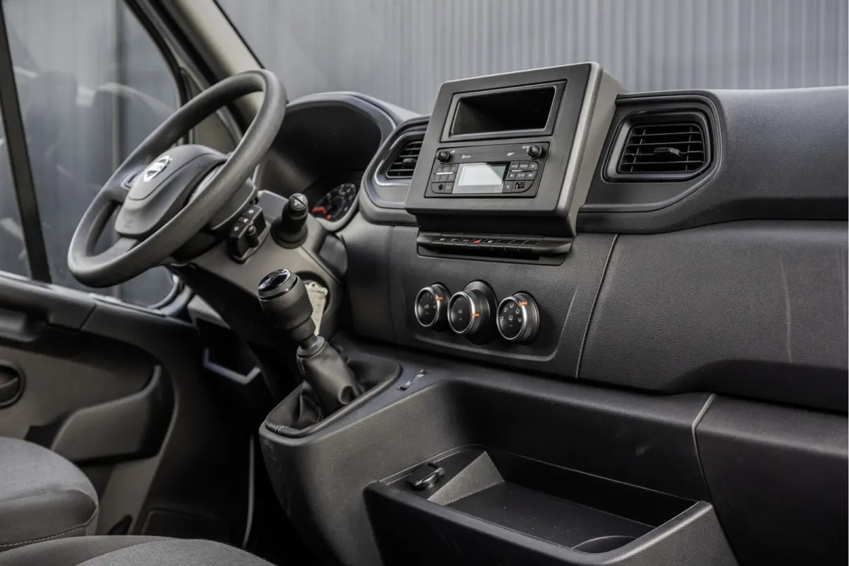 **2.3 dCi Bakwagen met deuren | 164 PK | Euro 6 | Cruise | Airco | MF Stuur**