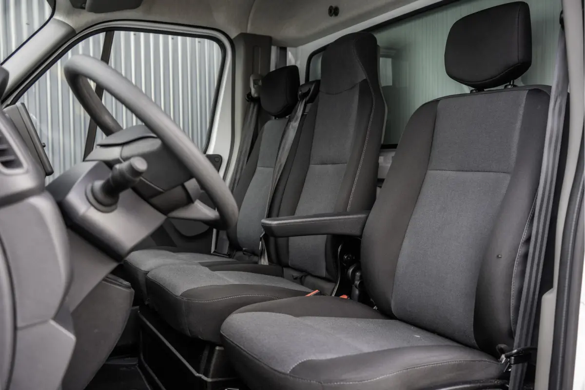 **2.3 dCi Bakwagen met deuren | 164 PK | Euro 6 | Cruise | Airco | MF Stuur**