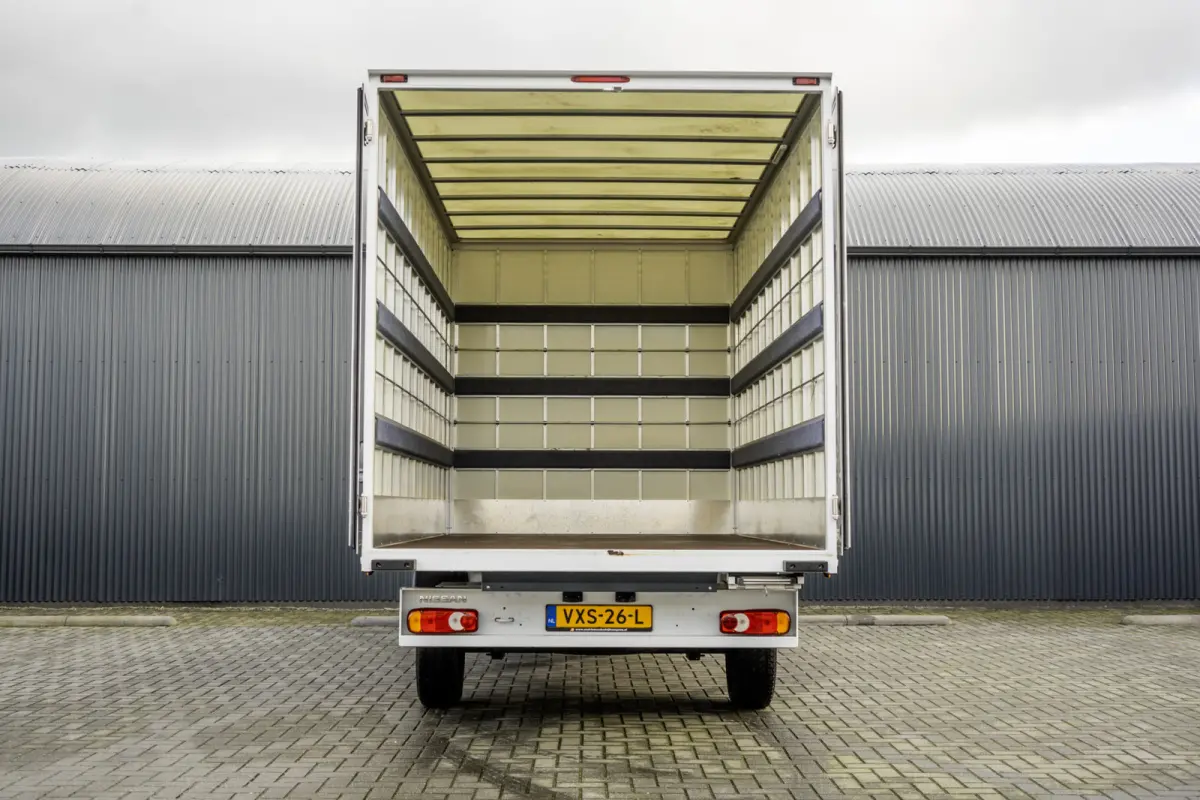 **2.3 dCi Bakwagen met deuren | 164 PK | Euro 6 | Cruise | Airco | MF Stuur**