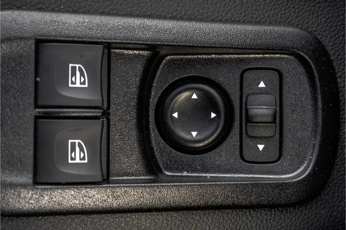 **2.3 dCi Bakwagen met deuren | 164 PK | Euro 6 | Cruise | Airco | MF Stuur**
