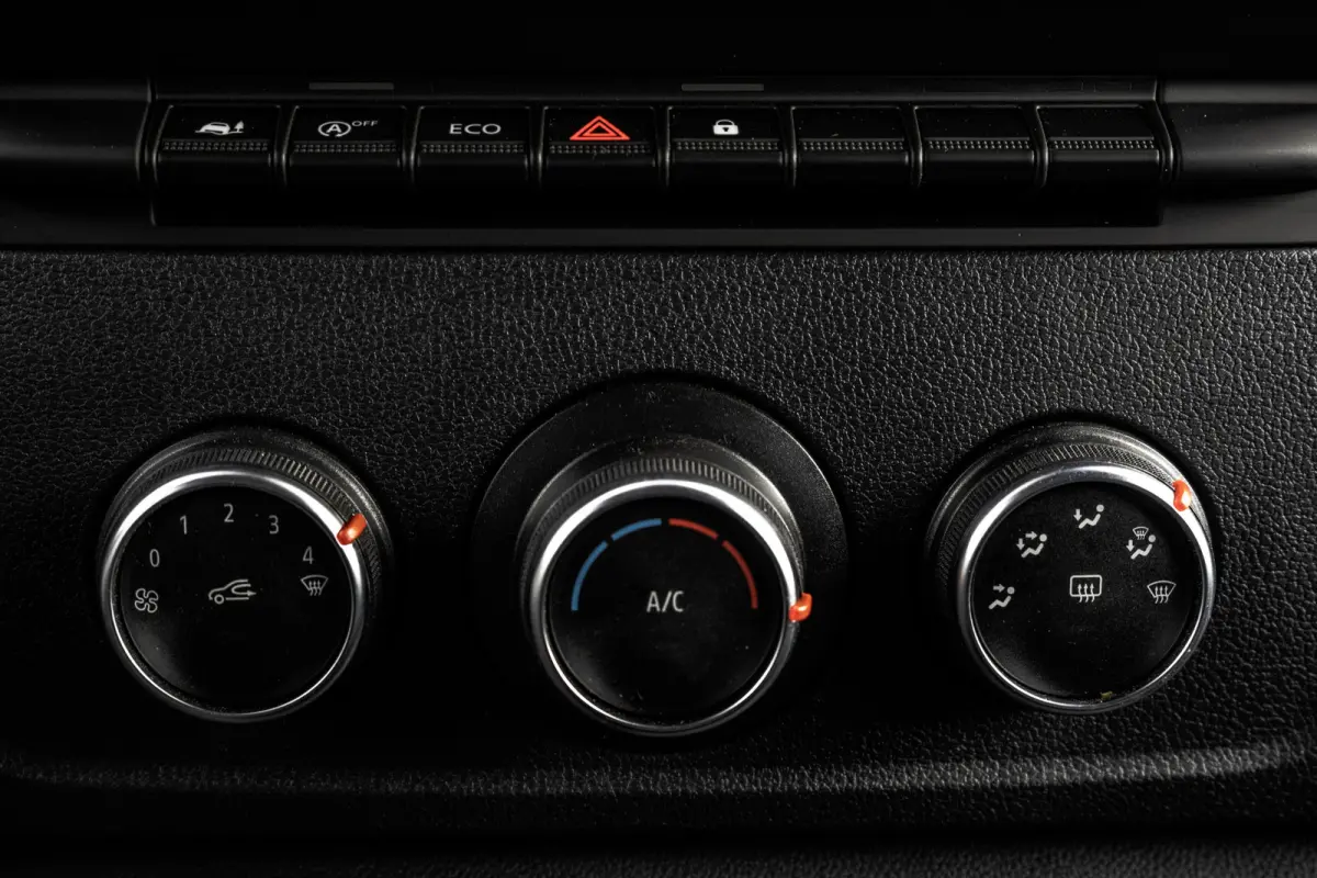 **2.3 dCi Bakwagen met deuren | 164 PK | Euro 6 | Cruise | Airco | MF Stuur**
