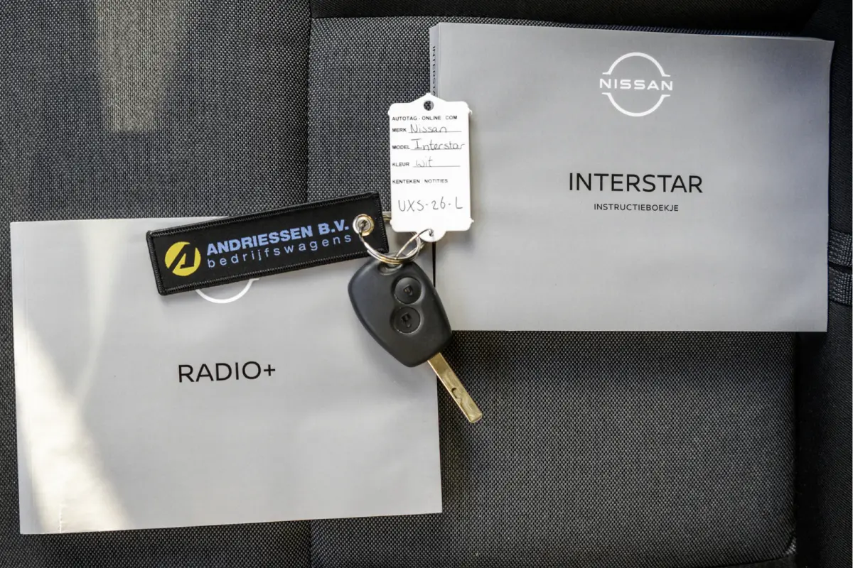 **2.3 dCi Bakwagen met deuren | 164 PK | Euro 6 | Cruise | Airco | MF Stuur**