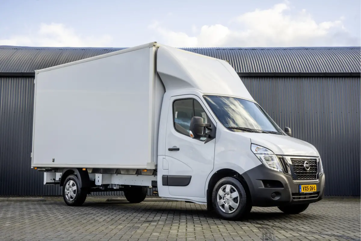 **2.3 dCi Bakwagen met deuren | 164 PK | Euro 6 | Cruise | Airco | MF Stuur**