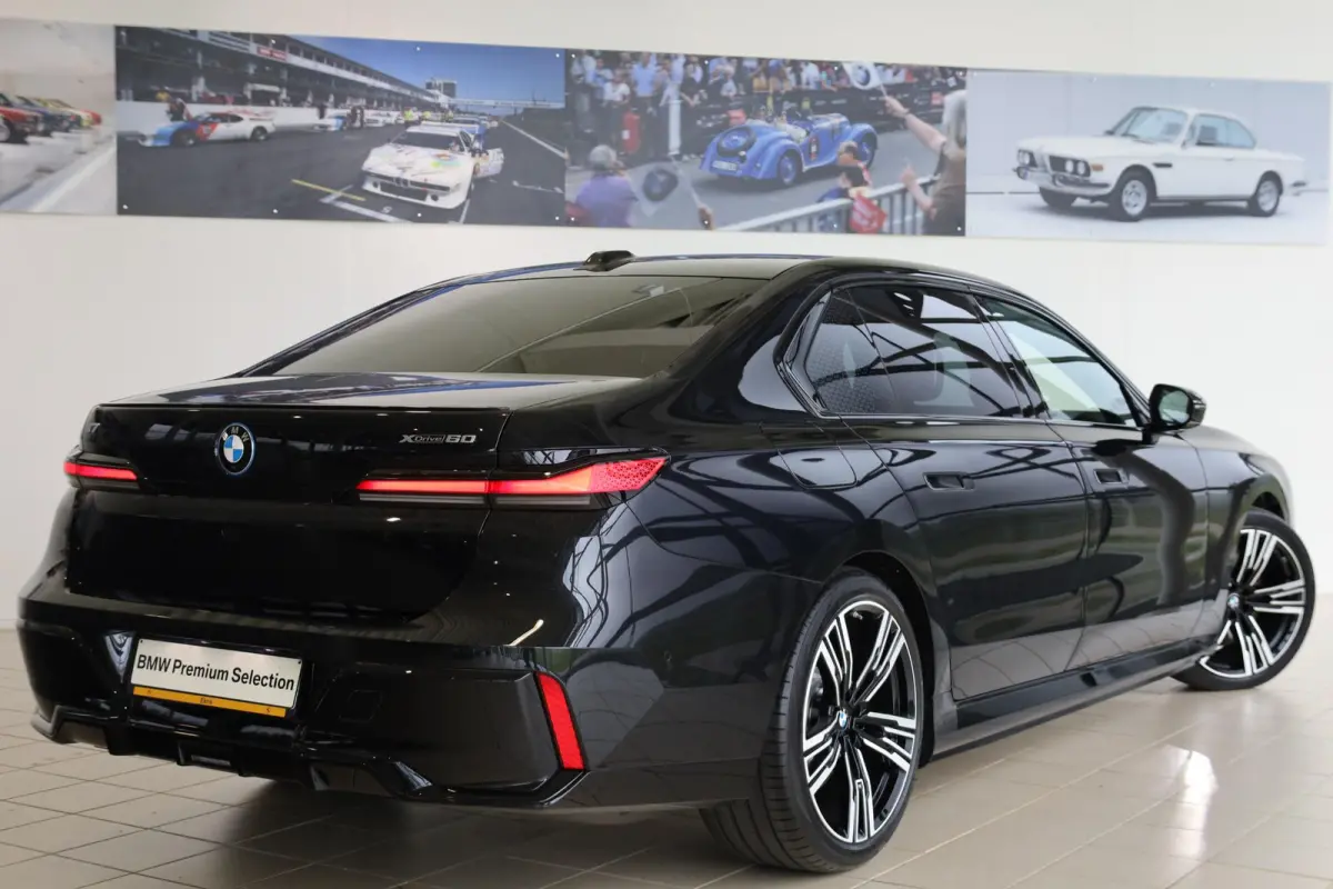 xDrive60 | M Sportpakket Pro | Massagestoelen | Sky Lounge Panoramadak | Elektr. Trekhaak