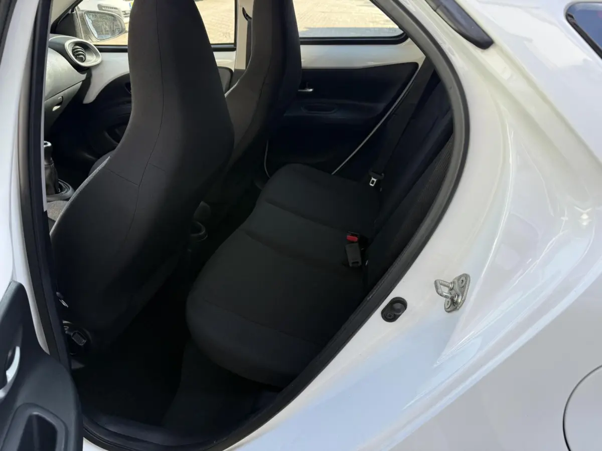 1.0 VVT-i MT Play CARPLAY/CAMERA *ALL-IN PRIJS*