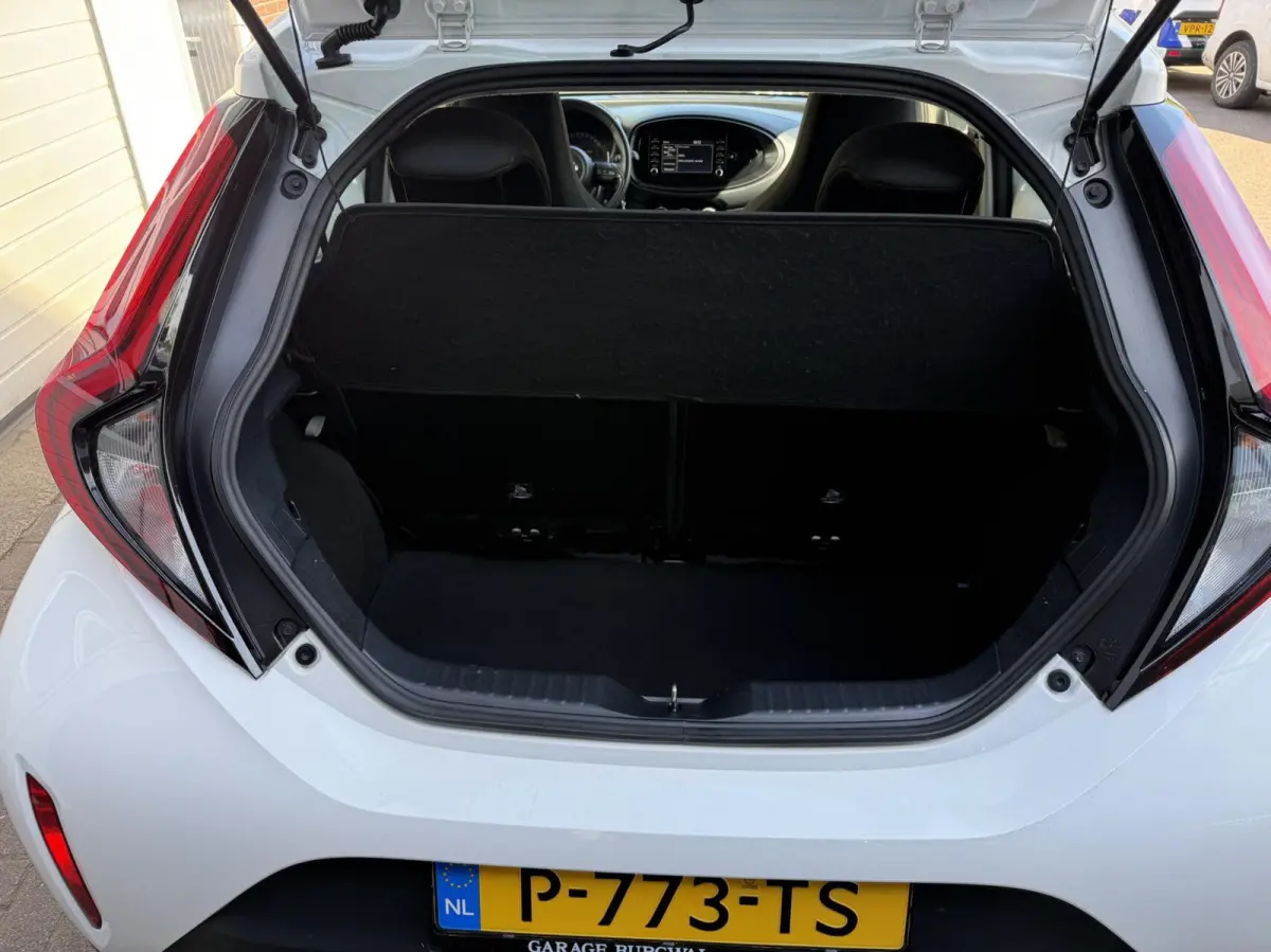 1.0 VVT-i MT Play CARPLAY/CAMERA *ALL-IN PRIJS*
