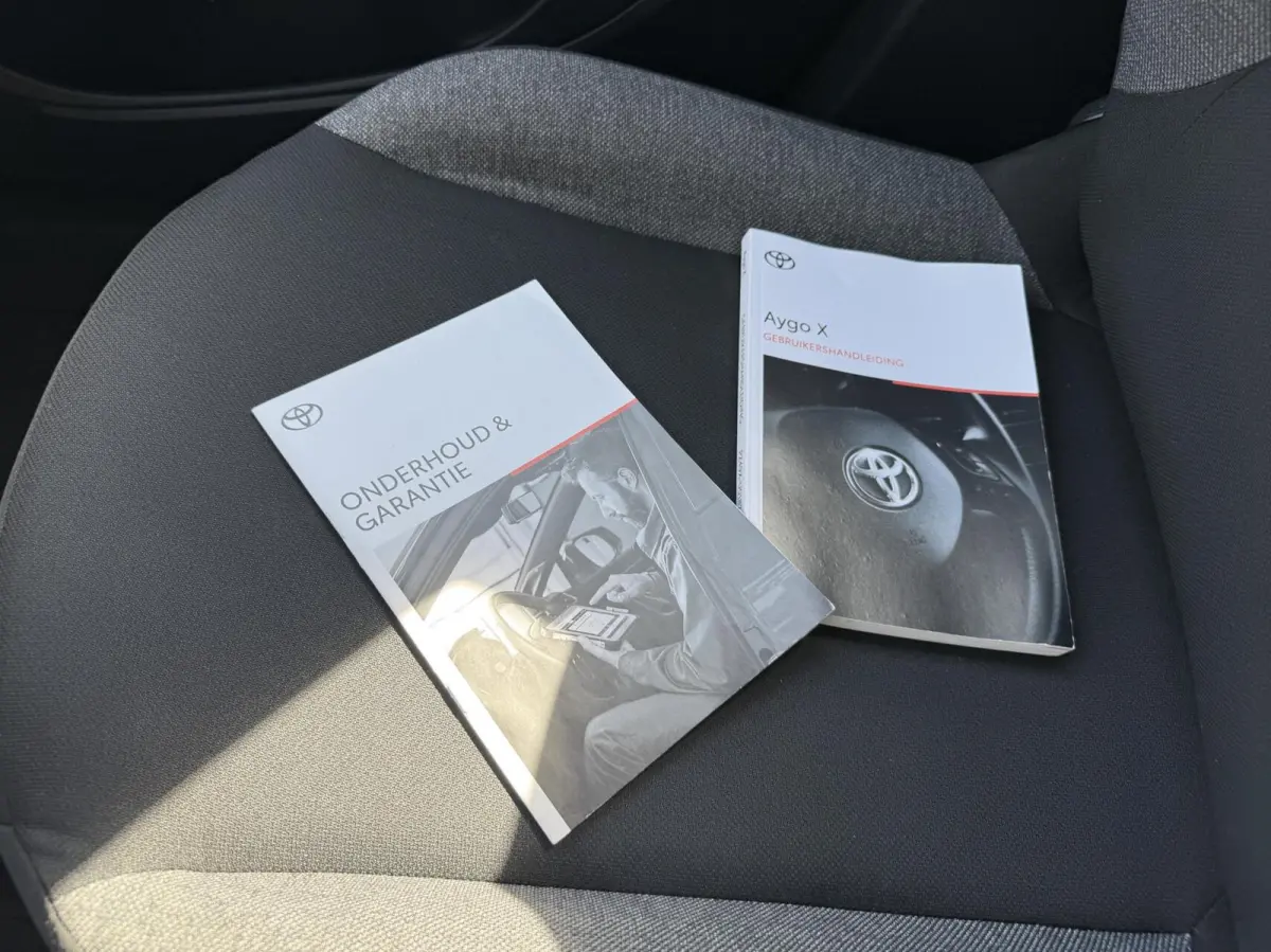 1.0 VVT-i MT Play CARPLAY/CAMERA *ALL-IN PRIJS*