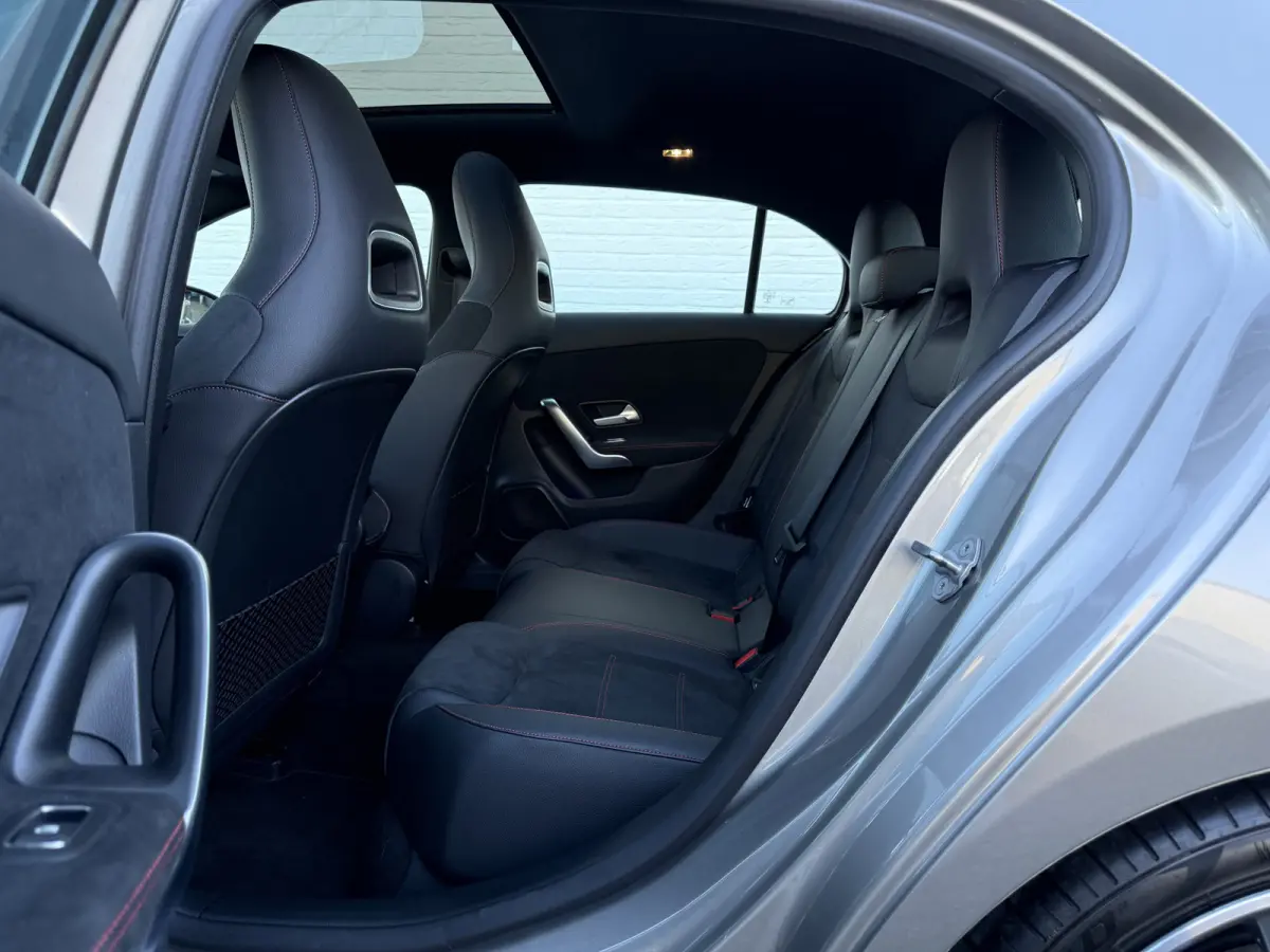 250 4MATIC AMG-Line | Pano | Trekhaak | MultiBeam LED | Ambient Light | 19 inch