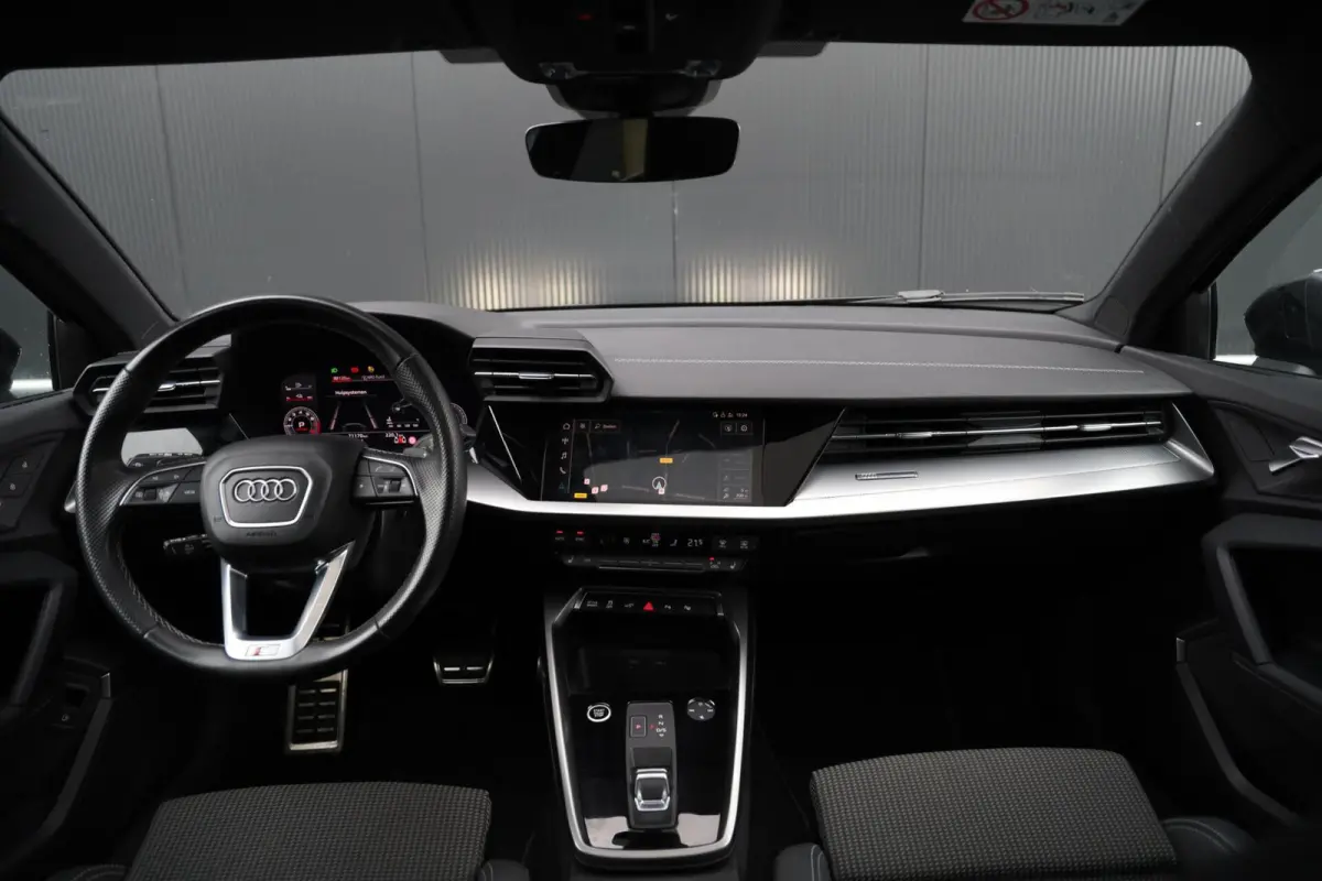 40 TFSI e S-Line Pano Stoelverwarming B&O Clima Black Optic Getint Glas CarPlay 19 inch!