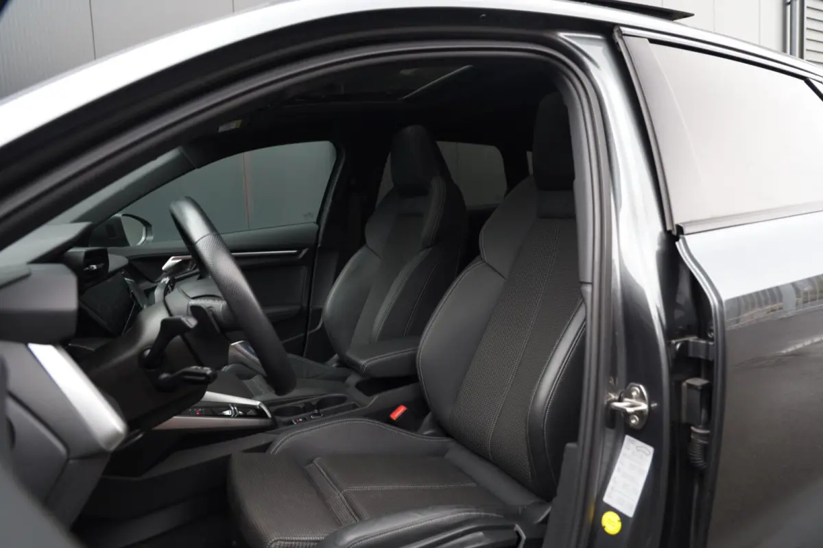 40 TFSI e S-Line Pano Stoelverwarming B&O Clima Black Optic Getint Glas CarPlay 19 inch!