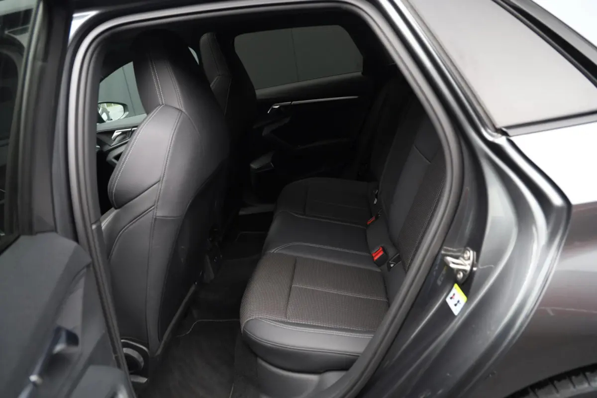 40 TFSI e S-Line Pano Stoelverwarming B&O Clima Black Optic Getint Glas CarPlay 19 inch!